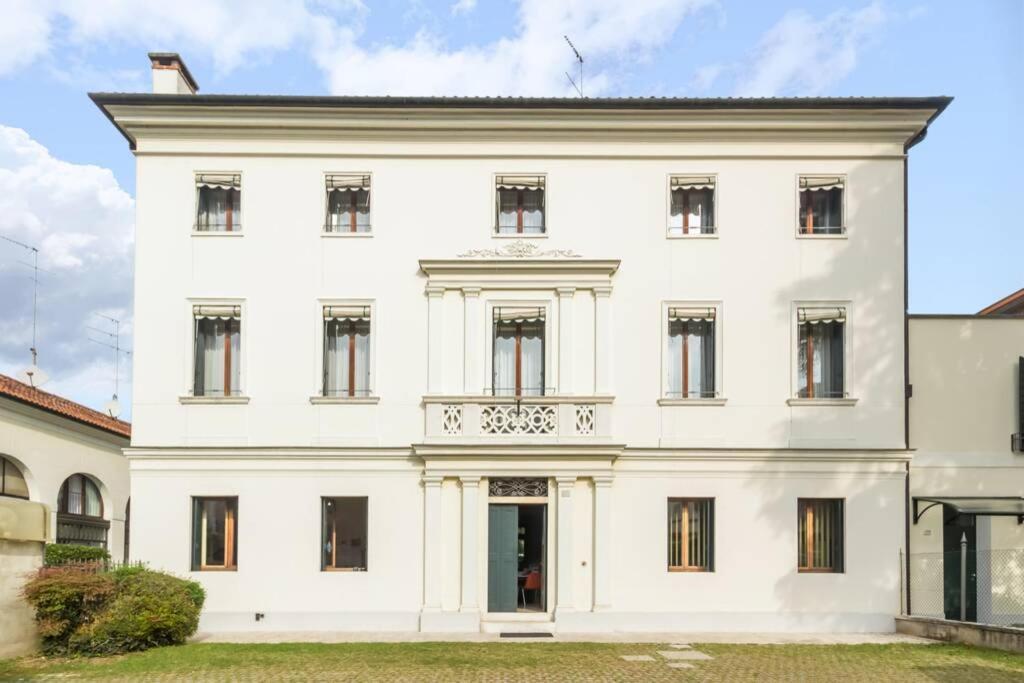 Dadahome Elegante Appartamento Vicino Al Centro Treviso Luaran gambar