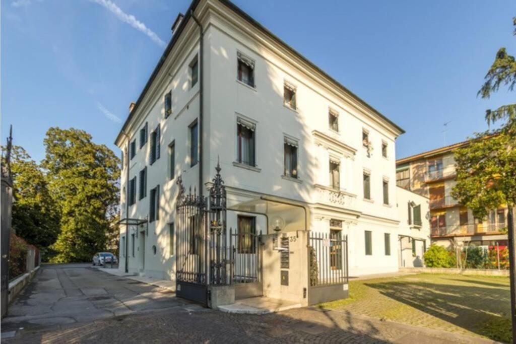 Dadahome Elegante Appartamento Vicino Al Centro Treviso Luaran gambar
